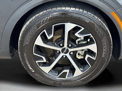 Used 2025 Kia Sportage EX image 9