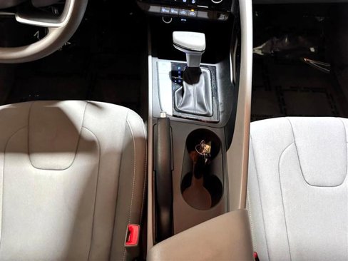 Used 2024 Hyundai Elantra SEL image 18