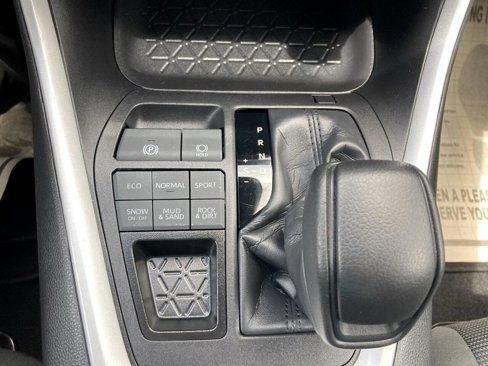 Used 2024 Toyota RAV4 LE image 21