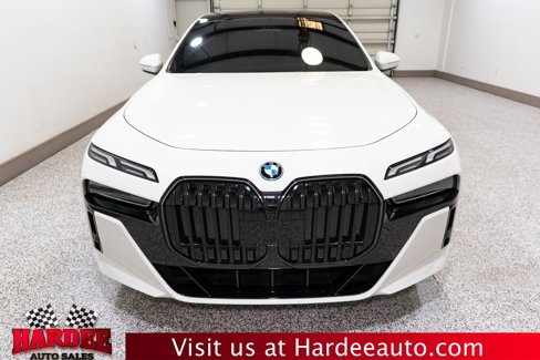 Used 2024 BMW i7 xDrive60 image 7