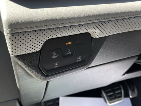 New 2025 Volkswagen Atlas Peak Edition SE image 10