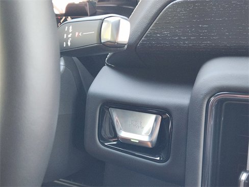 New 2026 GMC Yukon AT4 Ultimate w/ LPO, Floor Liner Package image 17