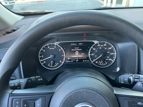Used 2023 Nissan Rogue S image 10