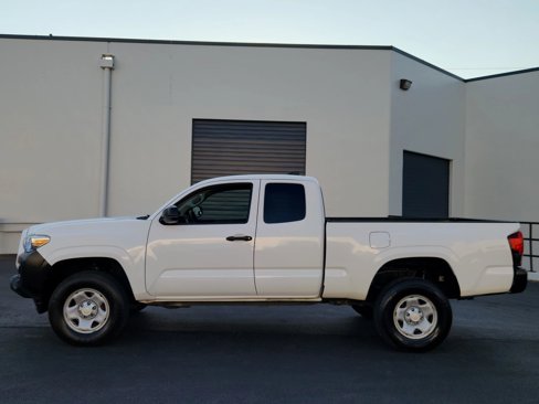 Used 2019 Toyota Tacoma SR image 2