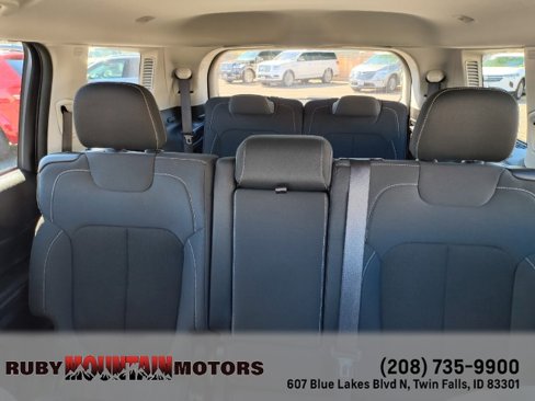 Used 2023 Jeep Grand Cherokee L Laredo image 26