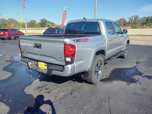 Used 2018 Toyota Tacoma TRD Sport image 8