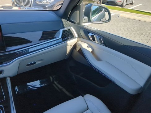 Certified 2025 BMW X5 xDrive50e w/ Premium Package image 18