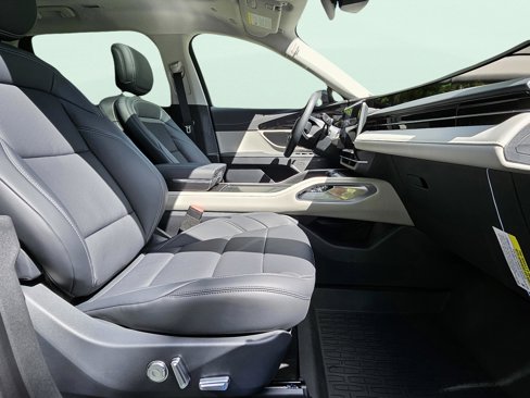 New 2025 Lincoln Nautilus Premier w/ Equipment Group 102A image 14