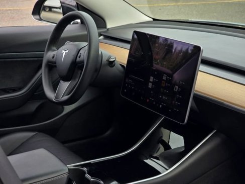 Used 2020 Tesla Model 3 Standard Range Plus image 15