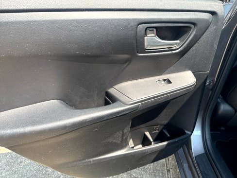 Used 2016 Toyota Camry SE image 14