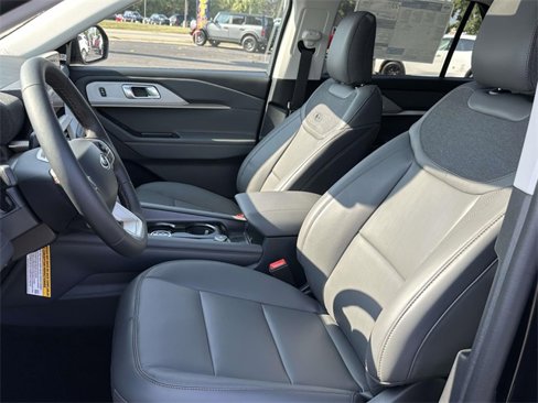 New 2025 Ford Explorer Active image 19