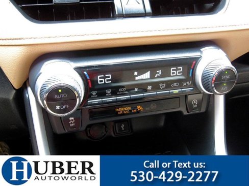 Used 2021 Toyota RAV4 XLE image 10