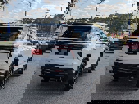 New 2026 Chevrolet Traverse LT w/ Enhanced Driving Package image 9
