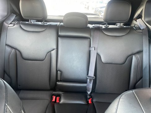 Used 2025 Jeep Compass Trailhawk image 37