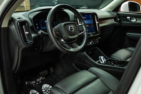 Used 2024 Volvo XC40 B5 Plus image 9
