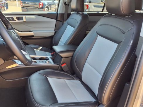 Certified 2023 Ford Explorer XLT w/ Equipment Group 202A image 4