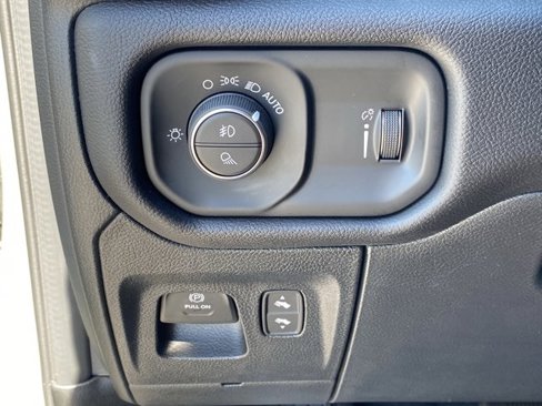 New 2026 RAM 1500 4x4 Crew Cab image 17