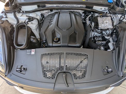 Certified 2025 Porsche Macan image 28