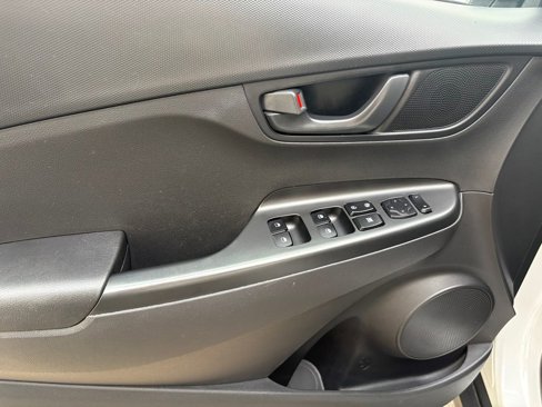 Used 2023 Hyundai Kona SEL image 13