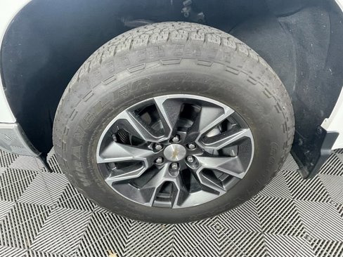 Used 2024 Chevrolet Silverado 1500 LT image 11