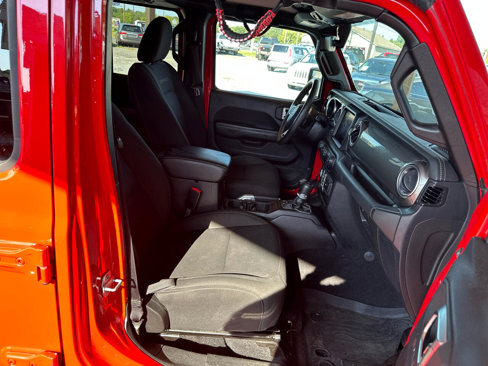 Used 2018 Jeep Wrangler Unlimited Sahara w/ Dual Top Group image 49