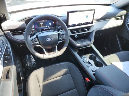 Used 2025 Ford Explorer ST image 3