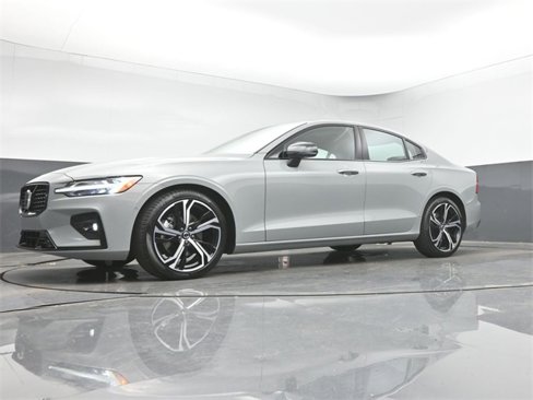 Used 2025 Volvo S60 B5 Plus w/ Protection Package Premier image 38