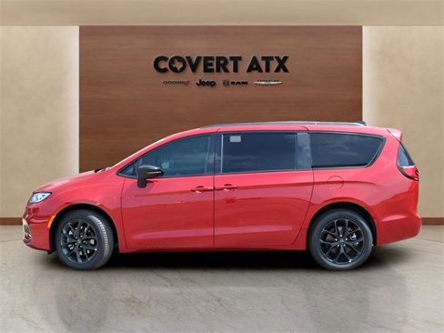 New 2026 Chrysler Pacifica Limited image 2