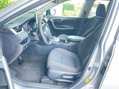 Used 2025 Toyota RAV4 LE image 27