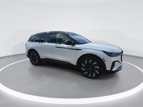 New 2025 Lincoln Nautilus Reserve image 2