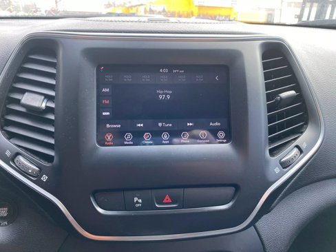 Used 2019 Jeep Cherokee Latitude Plus image 18