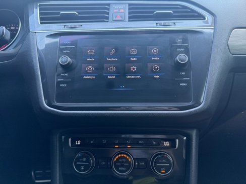 Used 2021 Volkswagen Tiguan SE R-Line image 8