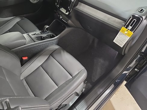New 2026 Volvo XC40 B5 Core w/ Climate Package image 20