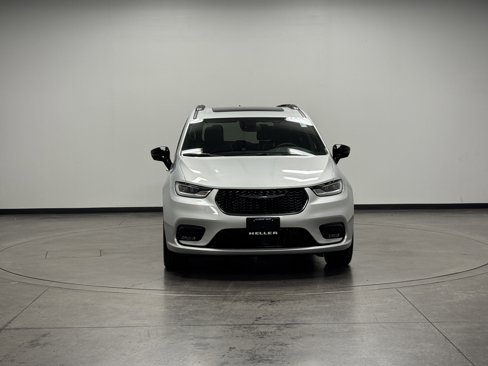 New 2026 Chrysler Pacifica Limited image 3