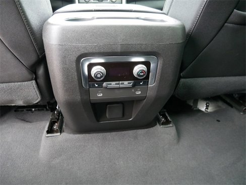 Used 2023 GMC Yukon XL SLT image 17