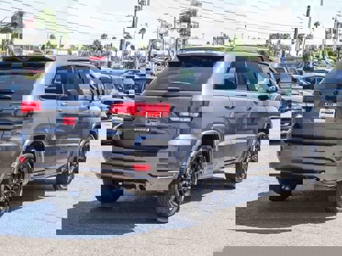 Certified 2018 Jeep Grand Cherokee Altitude image 4