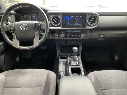 Used 2017 Toyota Tacoma TRD Sport image 12