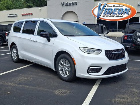 New 2026 Chrysler Pacifica Select image 1