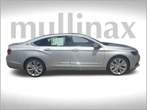 Used 2018 Chevrolet Impala Premier w/ Premier Confidence Package image 3
