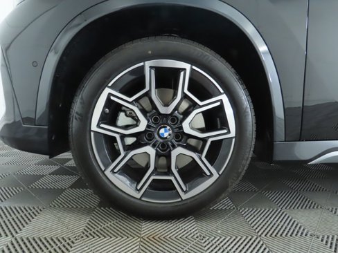 Used 2025 BMW X1 xDrive28i w/ Premium Package image 32