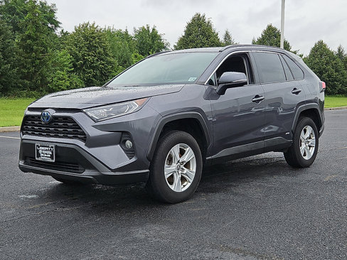 Used 2021 Toyota RAV4 XLE image 3