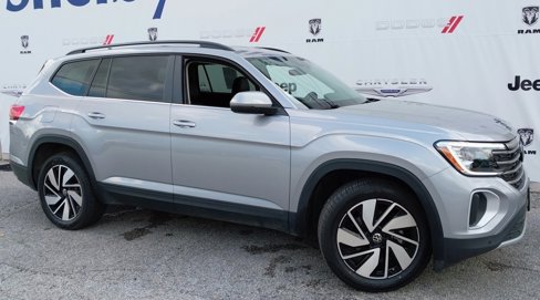 Used 2025 Volkswagen Atlas SE image 3