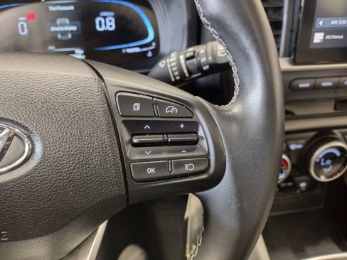 Used 2023 Hyundai Venue SEL image 22