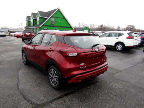 Used 2021 Nissan Kicks SV image 5