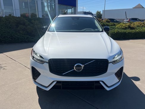 Certified 2025 Volvo XC60 B5 Plus image 8