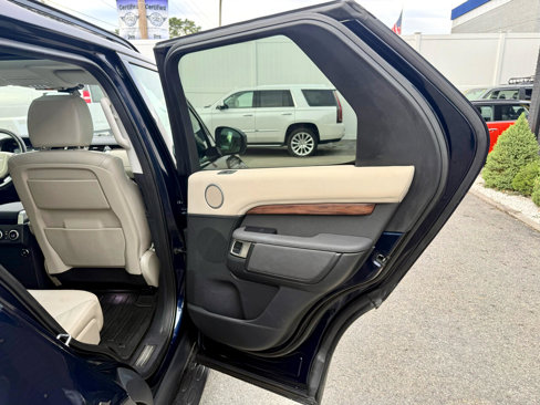 Used 2020 Land Rover Discovery HSE image 27