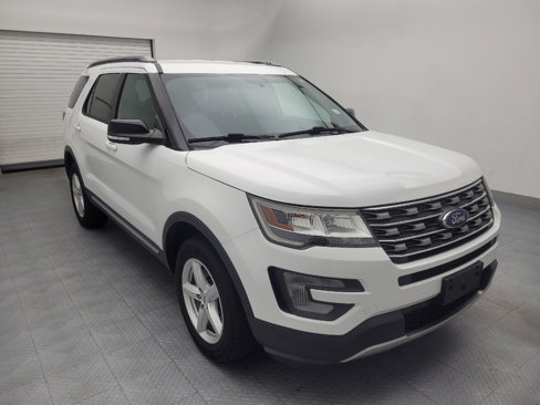 Used 2017 Ford Explorer XLT image 13