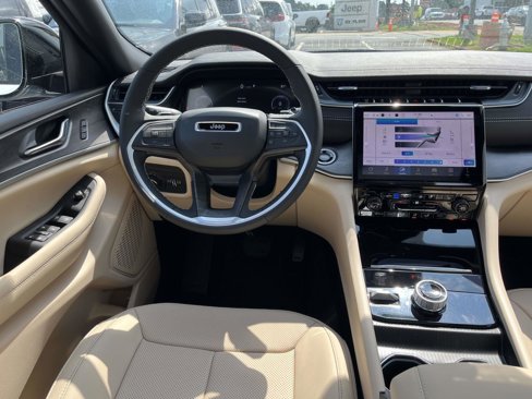 New 2025 Jeep Grand Cherokee L Limited image 15