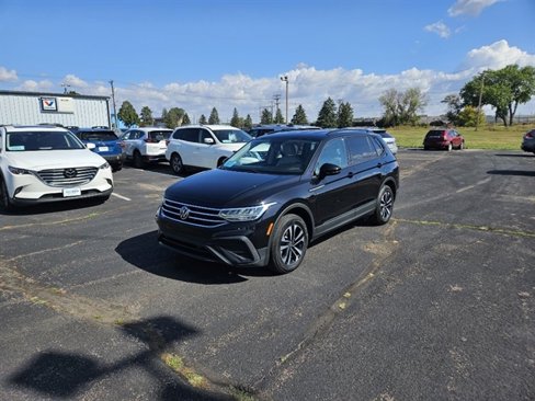 Used 2022 Volkswagen Tiguan S image 1
