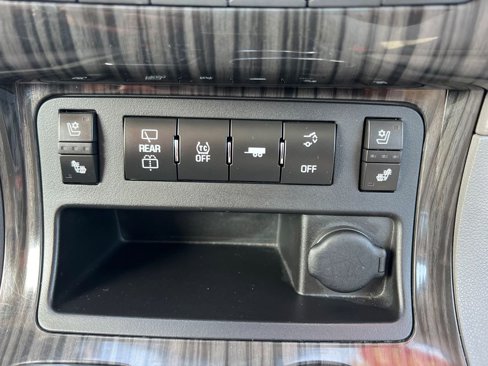 Used 2014 Chevrolet Traverse LTZ image 24